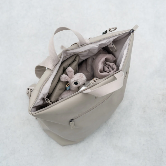 Changing backpack - sand