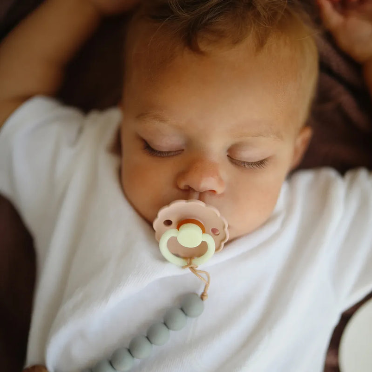 FRIGG Daisy Night Pacifier 2 Pack Latex - Cream and Croissant