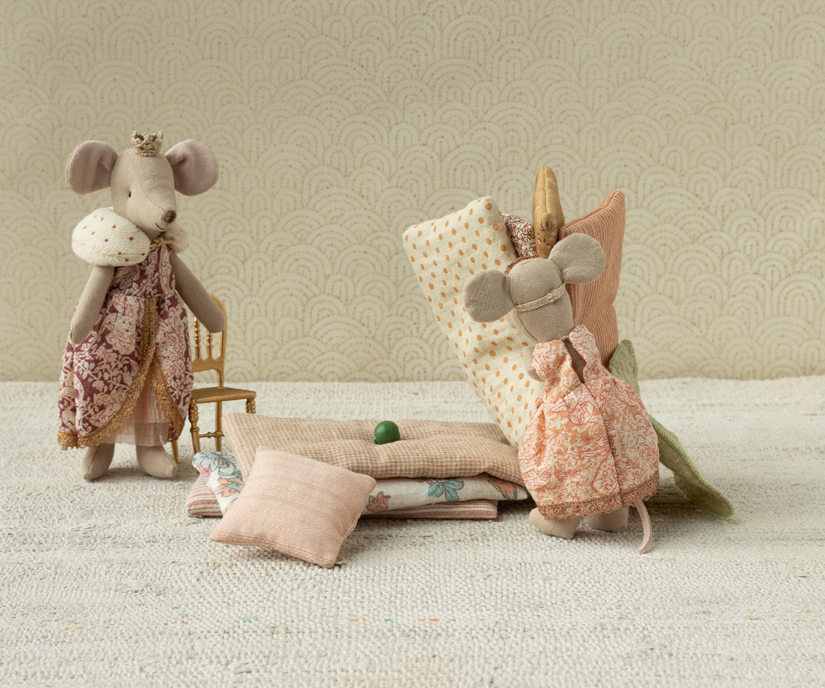 Princess and the pea, Big sister mouse