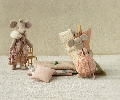 Princess and the pea, Big sister mouse
