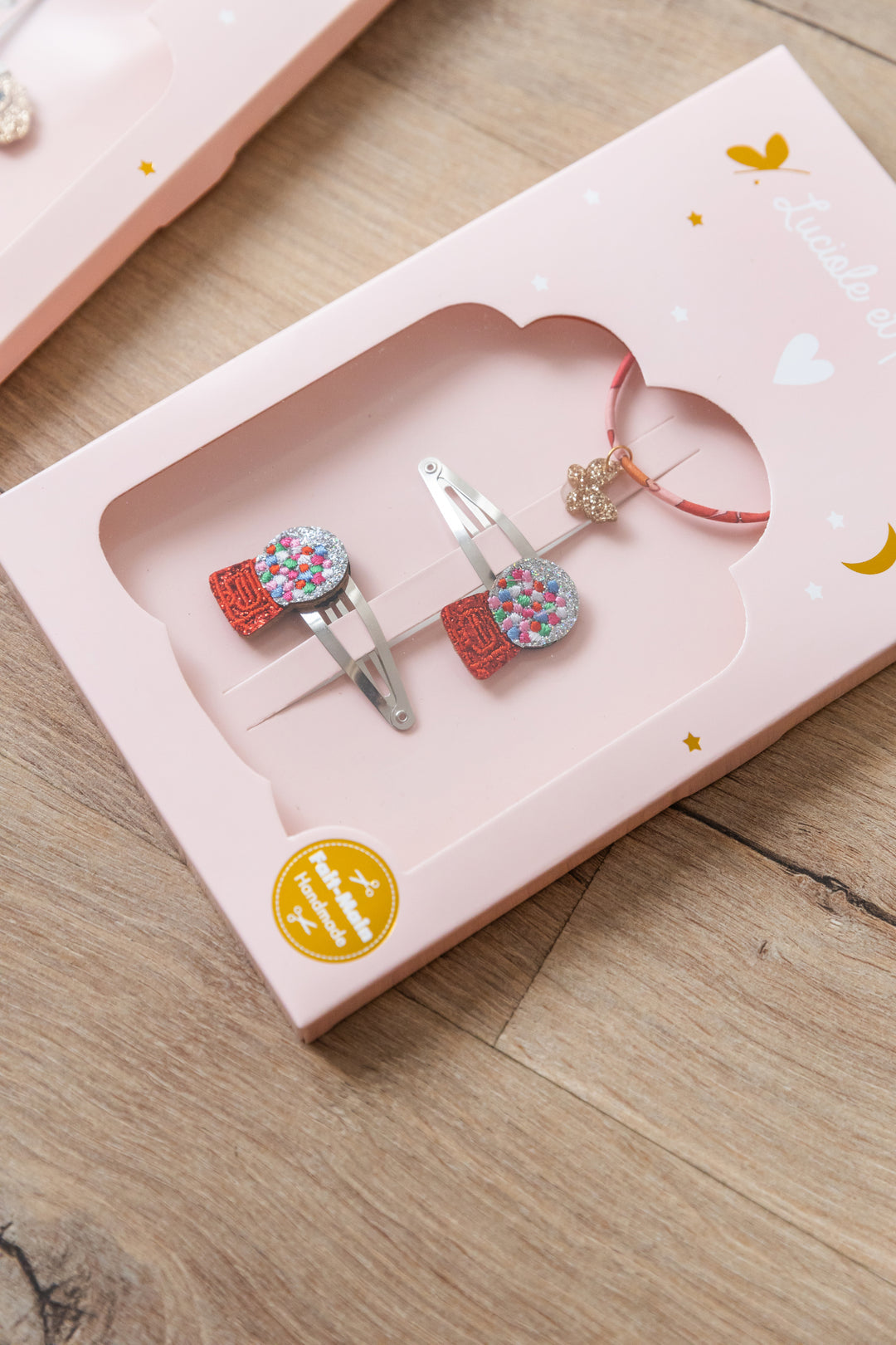 Bubble Gum Gift Set - Bubble gum hair clips & Capel Floret bracelet (butterfly)