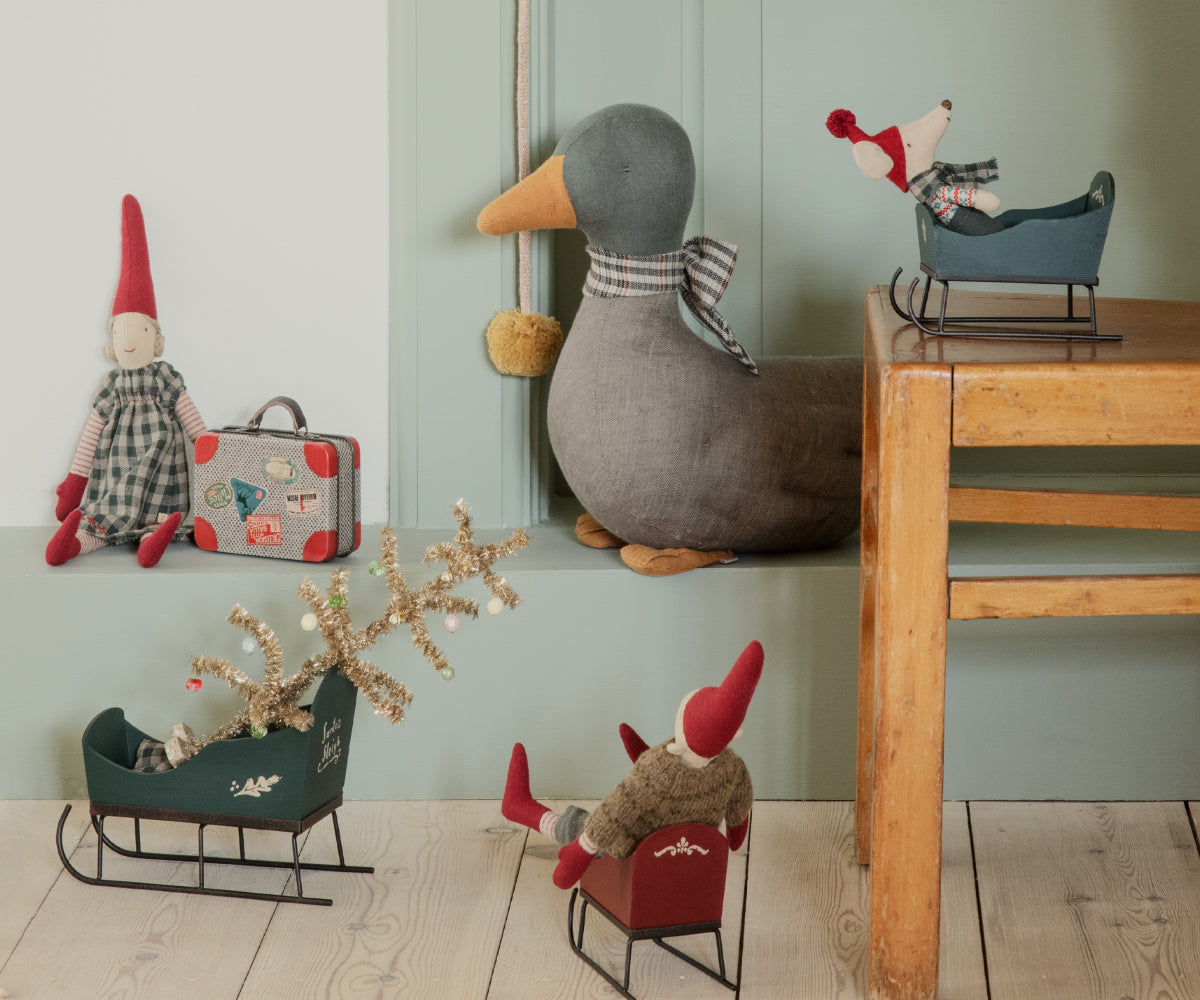 Maileg Christmas Tree Gold in mouse house with mice and sleigh